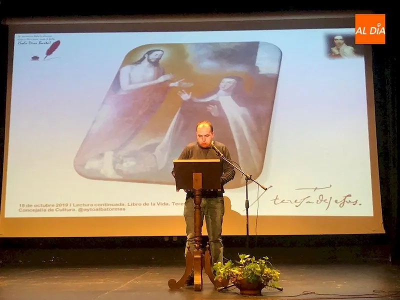 Foto 6 - Cerca de 200 albenses participan en la lectura continuada de poemas teresianos