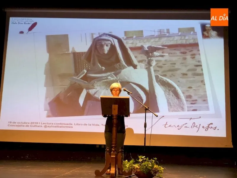 Foto 5 - Cerca de 200 albenses participan en la lectura continuada de poemas teresianos