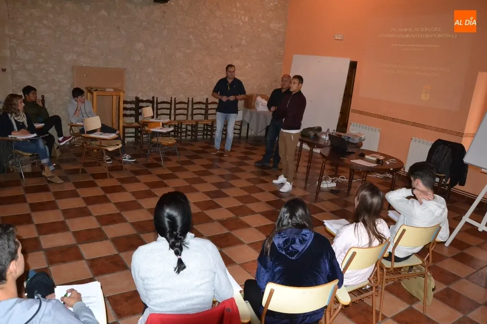 Foto 5 - Una treintena de personas asiste a un curso de monitor deportivo escolar de formaci&oacute;n  