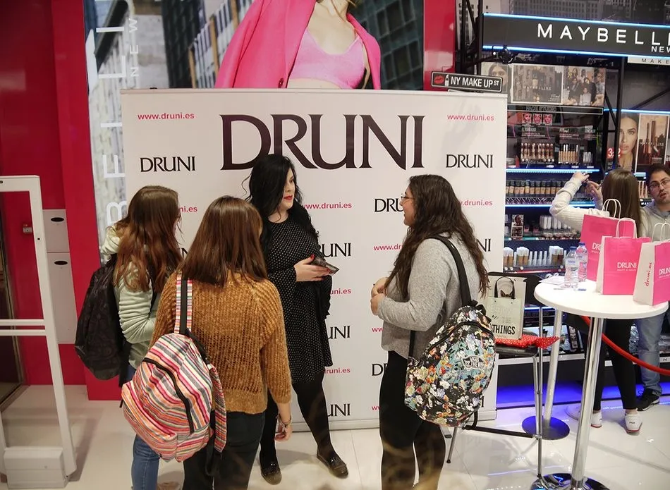 Foto 3 - Dianina XL inaugura Druni en el Centro Comercial El Tormes  