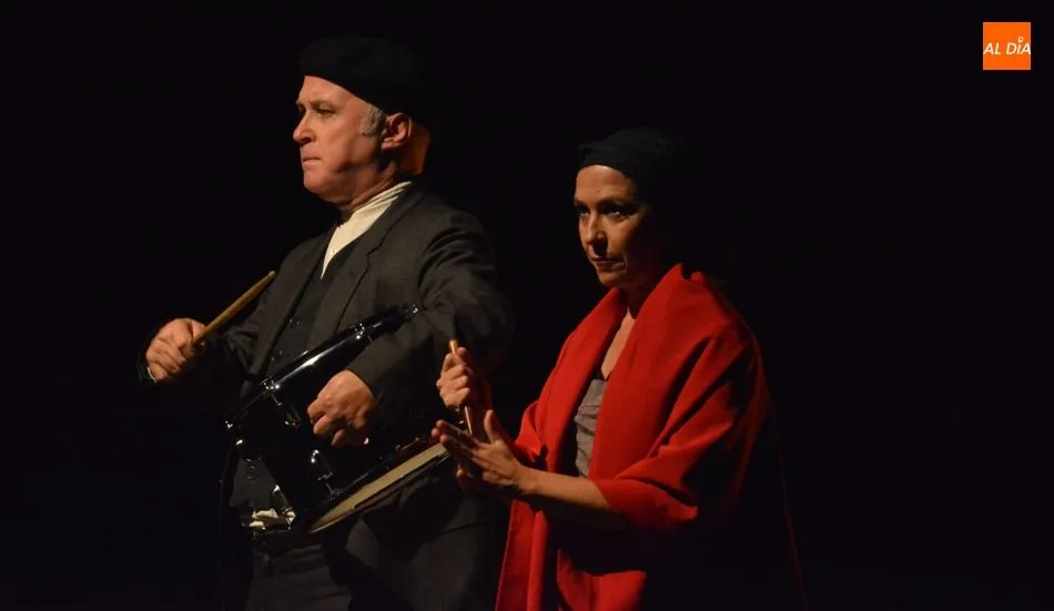 Representación en el Teatro Juan del Enzina la obra ‘Mundo Obrero’. Foto: Lydia Gonález