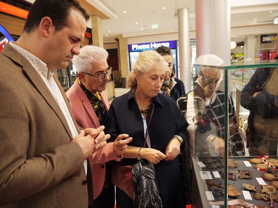 Foto 6 - &lsquo;Encuentros con la tradici&oacute;n&rsquo; re&uacute;ne en El Tormes exposiciones de mantones, casta&ntilde;uelas y...