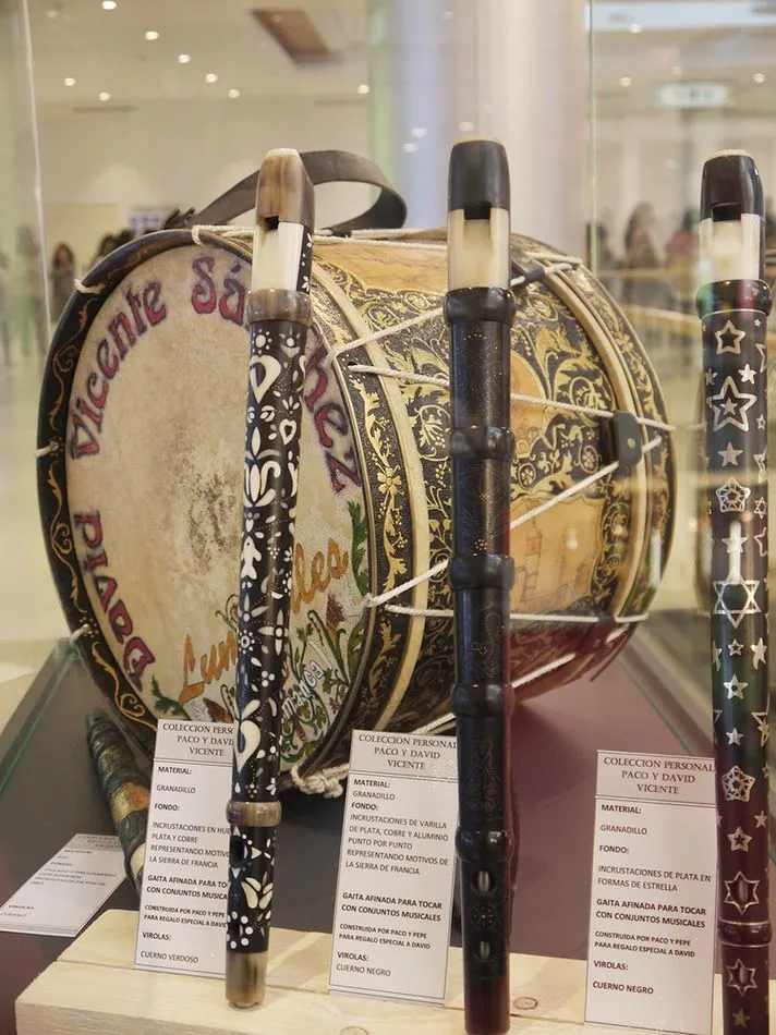 Foto 5 - &lsquo;Encuentros con la tradici&oacute;n&rsquo; re&uacute;ne en El Tormes exposiciones de mantones, casta&ntilde;uelas y...