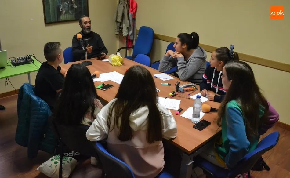 Foto 8 - Radio i realiza varias entrevistas para un especial de Halloween que est&aacute;n preparando  