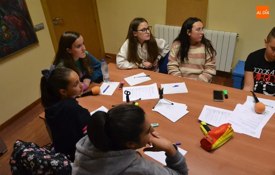 Foto 4 - Radio i realiza varias entrevistas para un especial de Halloween que est&aacute;n preparando  