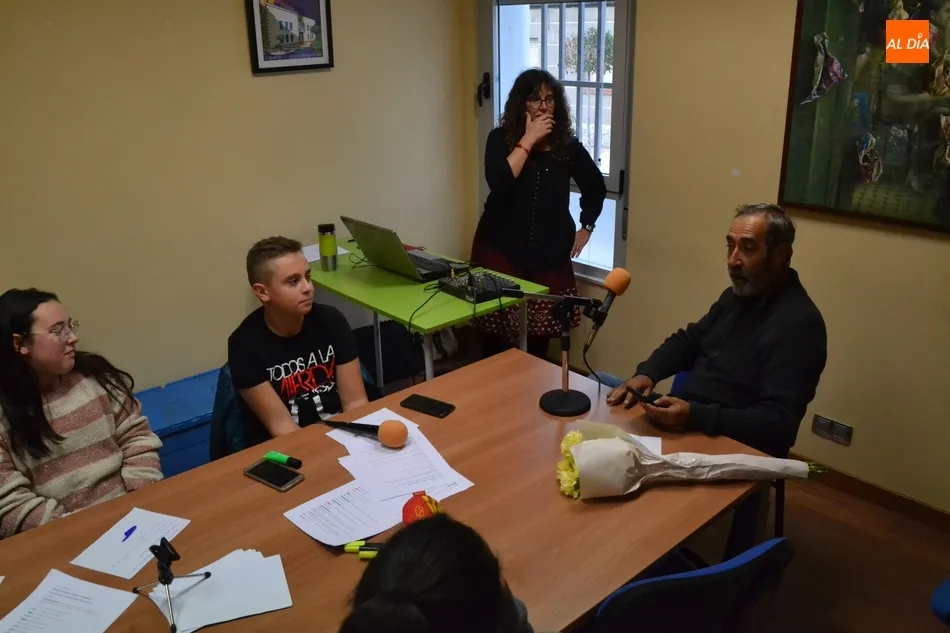 Foto 6 - Radio i realiza varias entrevistas para un especial de Halloween que est&aacute;n preparando  