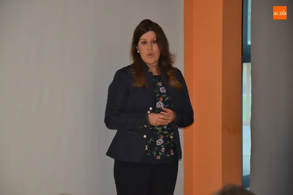 Foto 6 - Mar Manzano abre las actividades de la renovada Escuela de Familias  