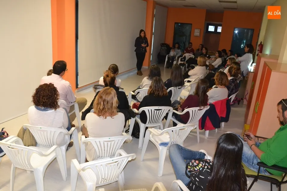 Foto 5 - Mar Manzano abre las actividades de la renovada Escuela de Familias  