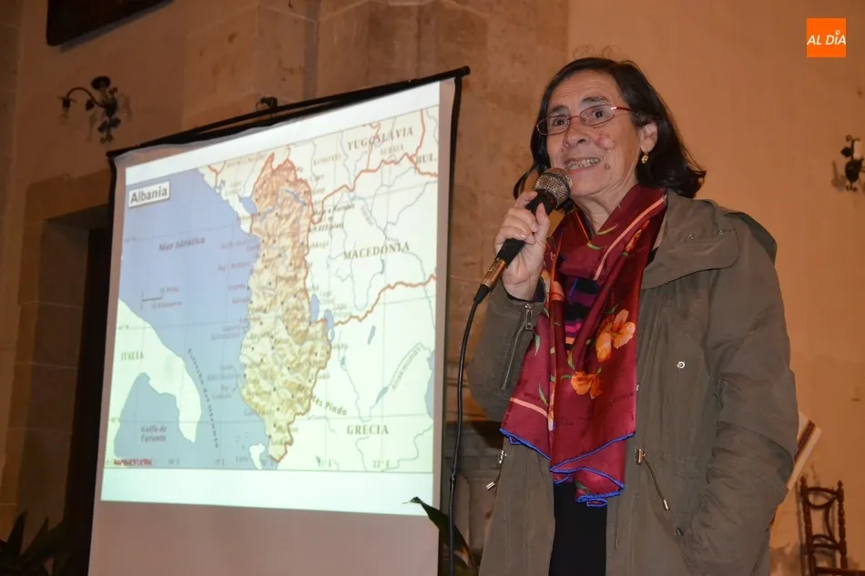 Foto 9 - Rosa Herrera&nbsp;relata en la concurrida Vigilia del Domund su experiencia misionera en Albania  