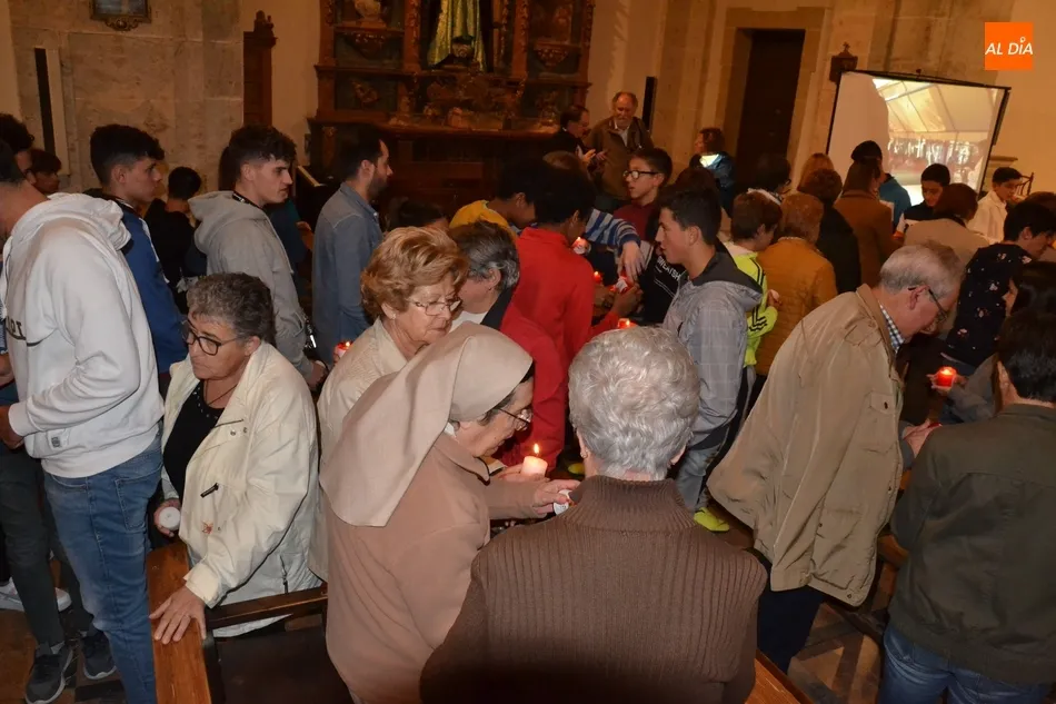 Foto 6 - Rosa Herrera&nbsp;relata en la concurrida Vigilia del Domund su experiencia misionera en Albania  