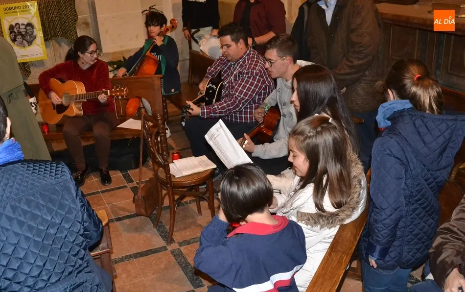 Foto 5 - Rosa Herrera&nbsp;relata en la concurrida Vigilia del Domund su experiencia misionera en Albania  