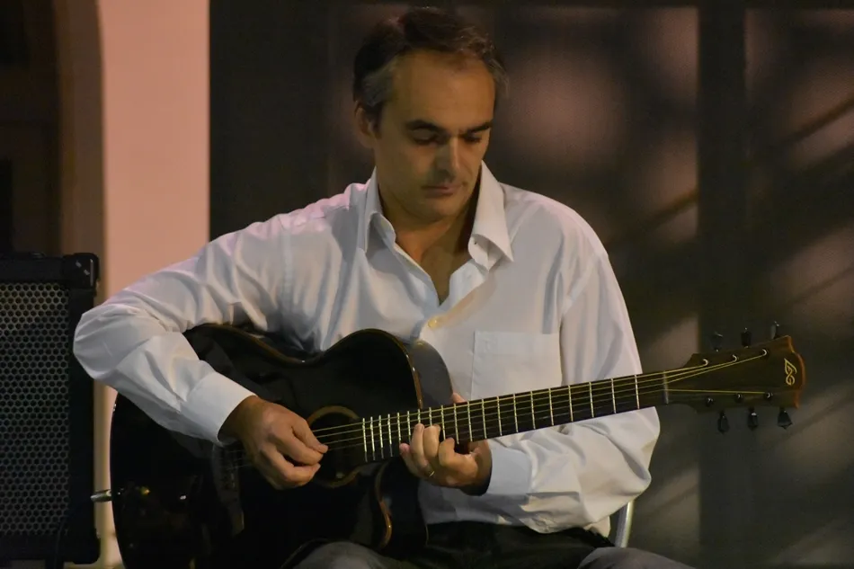 Foto 3 - Dos guitarras y voz, &lsquo;El hombre tranquilo&rsquo; en el Museo de Historia de la Automoci&oacute;n en...