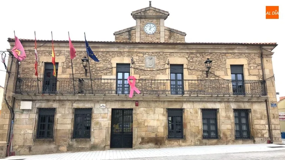 El Ayuntamiento de Vitigudino muestra su apoyo a la lucha contra el cáncer de mama