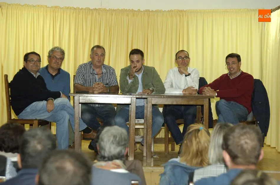 Foto 8 - Alcaldes y concejales socialistas, un&aacute;nimes a la reivindicaci&oacute;n de mejoras en comunicaciones  