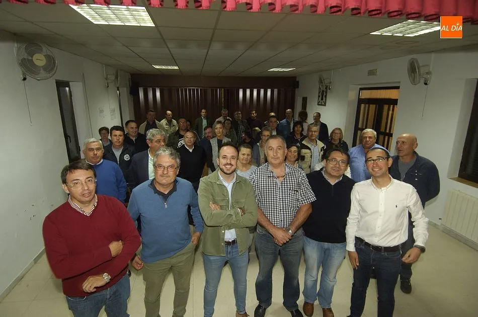 Representantes de diferentes instituciones junto a los ediles comarcales/ Foto: Adrián M.Pastor