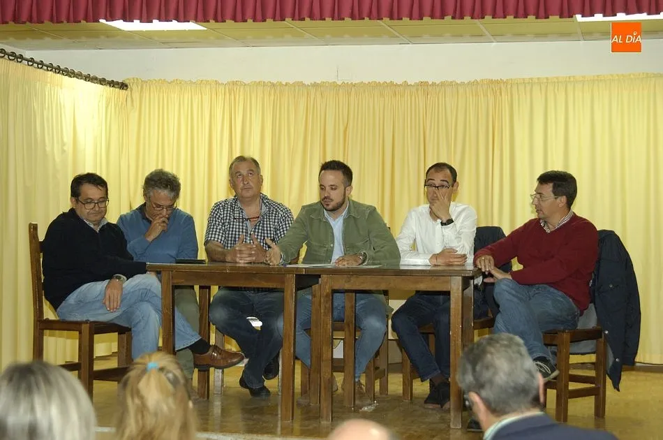 Foto 4 - Alcaldes y concejales socialistas, un&aacute;nimes a la reivindicaci&oacute;n de mejoras en comunicaciones  