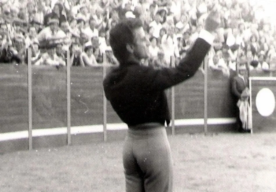 El Viti, al finalizar su actuación en este festival celebrado en honor del sacerdote