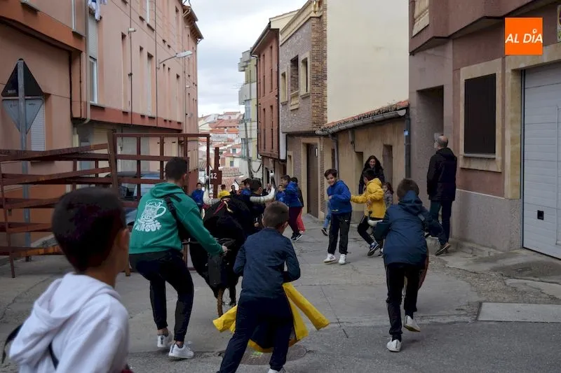 Foto 2 - Divertido encierro infantil para los albenses m&aacute;s peque&ntilde;os