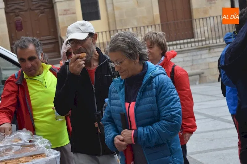 Foto 8 - Decenas de peregrinos llegan a Alba de Tormes en la quinta marcha de las II Jornadas de...