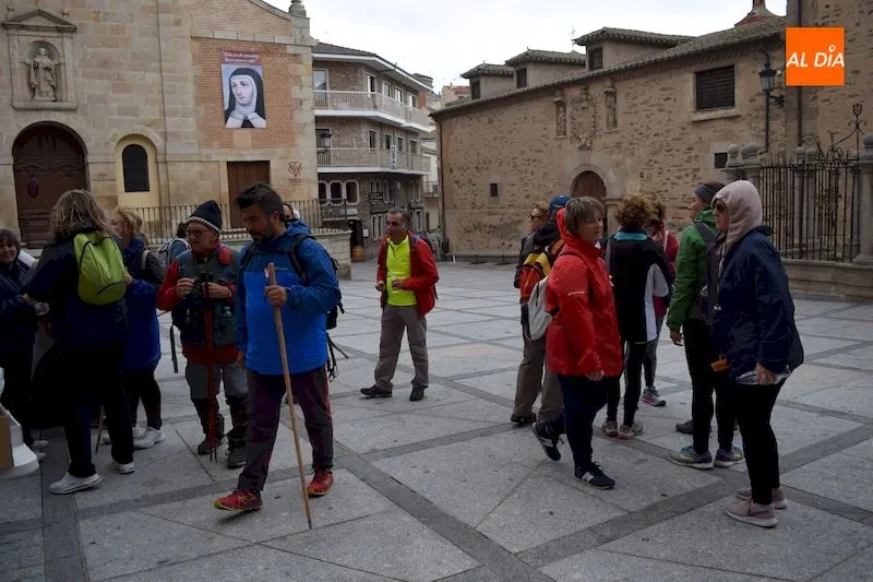 Foto 7 - Decenas de peregrinos llegan a Alba de Tormes en la quinta marcha de las II Jornadas de...