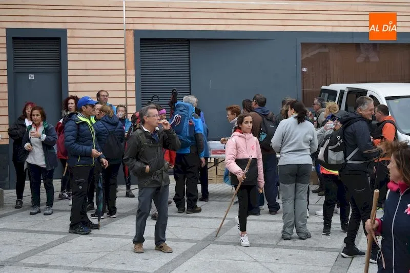 Peregrinos a su llegada a la Plaza de Santa Teresa / Pedro Zaballos