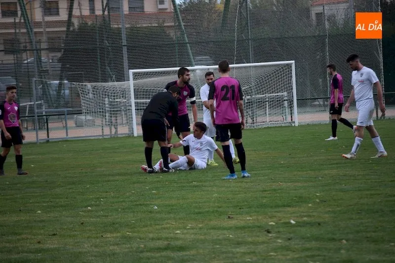 Foto 11 - El Club de F&uacute;tbol de Alba de Tormes regresa a la Provincial de Aficionados con derrota (0-2)