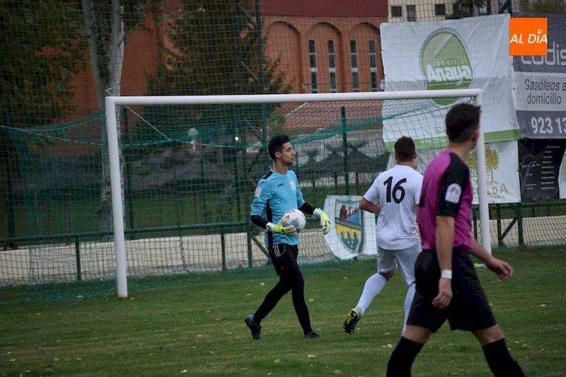 Foto 9 - El Club de F&uacute;tbol de Alba de Tormes regresa a la Provincial de Aficionados con derrota (0-2)