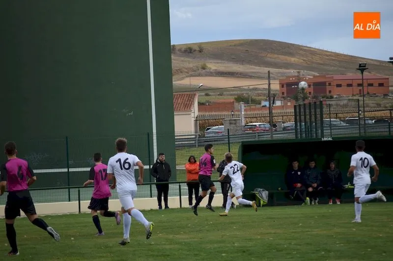 Foto 8 - El Club de F&uacute;tbol de Alba de Tormes regresa a la Provincial de Aficionados con derrota (0-2)