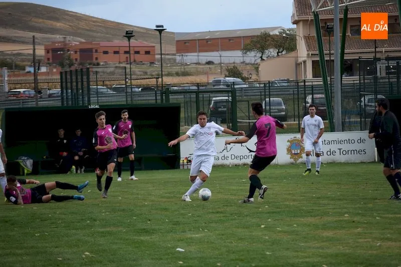 Foto 5 - El Club de F&uacute;tbol de Alba de Tormes regresa a la Provincial de Aficionados con derrota (0-2)