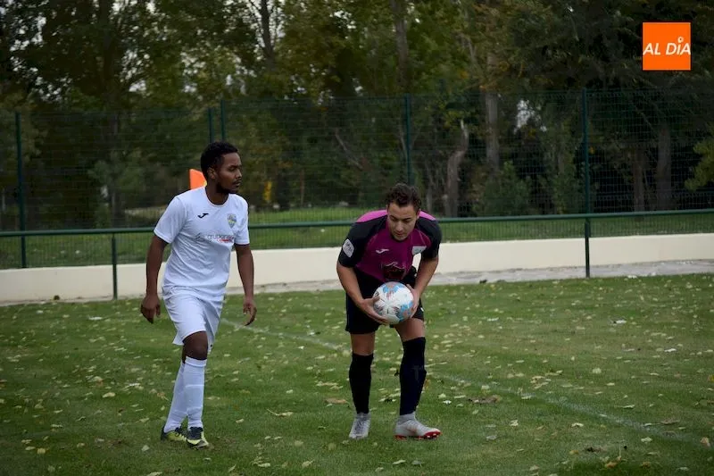 Foto 4 - El Club de F&uacute;tbol de Alba de Tormes regresa a la Provincial de Aficionados con derrota (0-2)