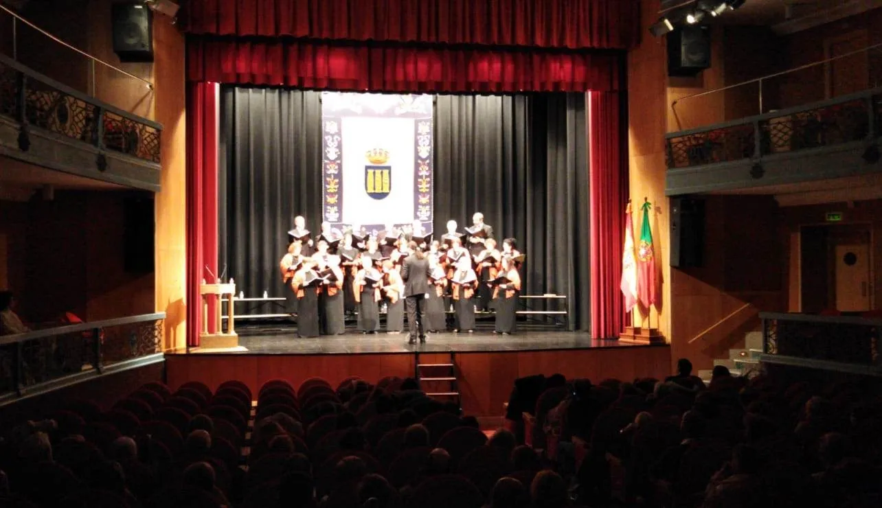 Foto 2 - La Coral D&aacute;maso Ledesma vuelve a entrelazar sus voces con Portugal  