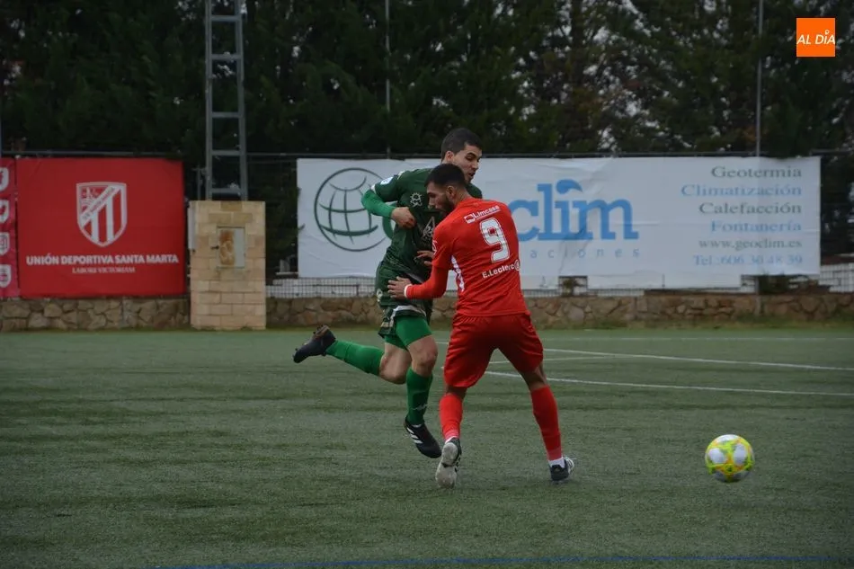 Foto 3 - El Santa Marta logra un meritorio empate frente al Atl&eacute;tico Astorga (0-0)