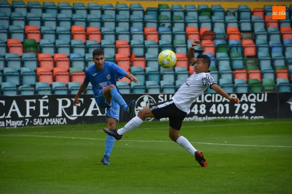 Foto 7 - El Salamanca UDS &lsquo;B&rsquo; no falla y supera al Almaz&aacute;n (3-2)