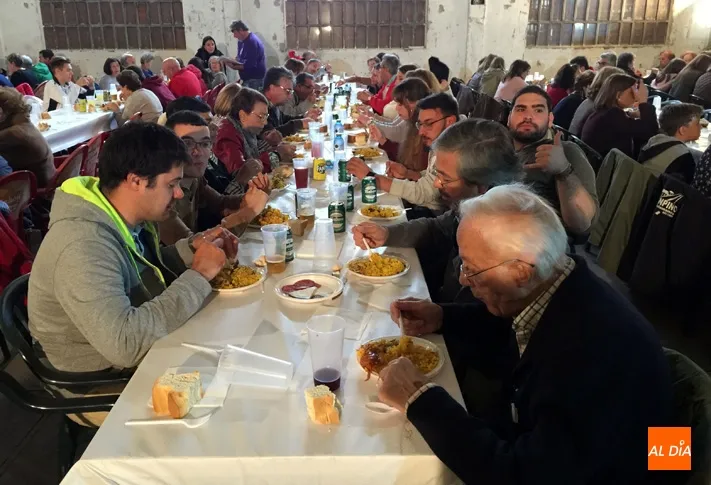 Foto 5 - La Comida de Hermandad de la cofrad&iacute;a Jes&uacute;s Nazareno re&uacute;ne en su estreno a 200 personas