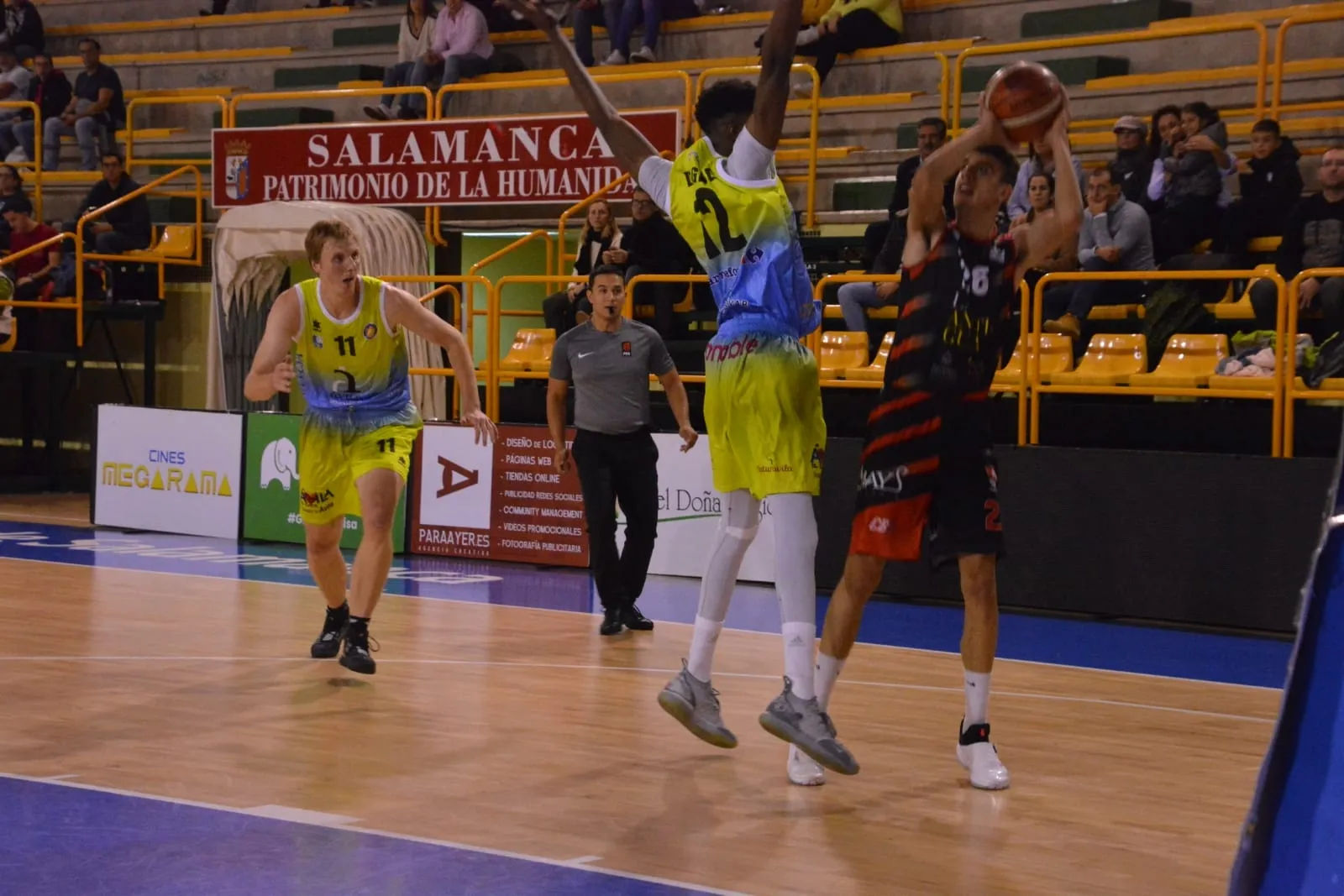 Foto 6 - El &Oacute;bila puede con un CB Tormes&nbsp;romo en la pintura (54-81)  