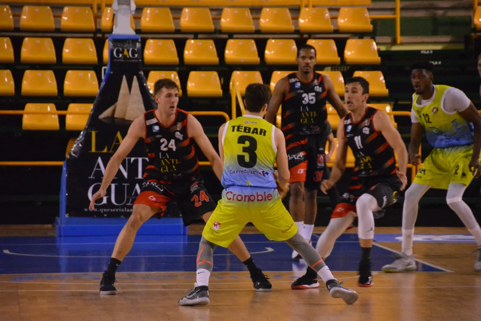 Foto 4 - El &Oacute;bila puede con un CB Tormes&nbsp;romo en la pintura (54-81)  