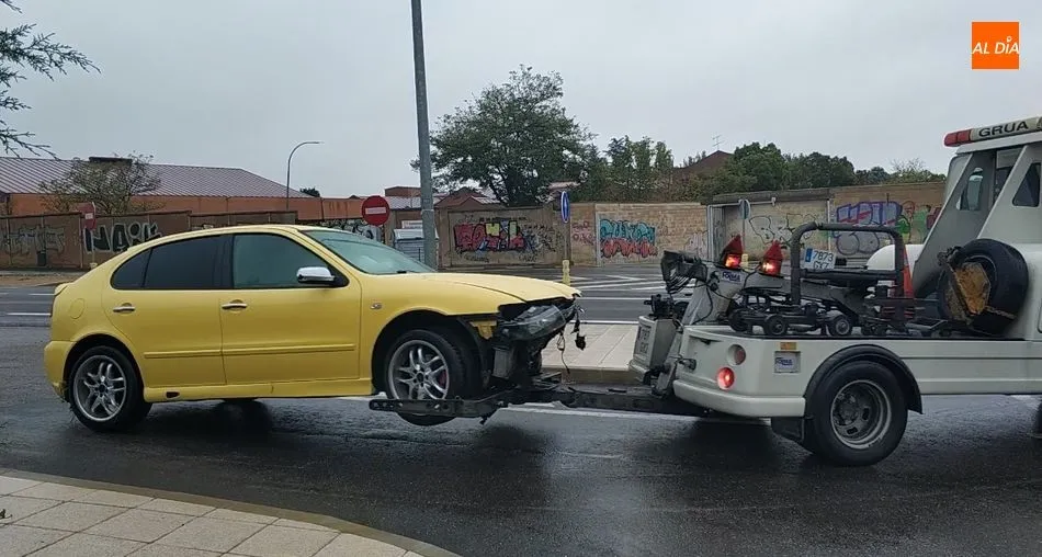 El vehículo accidentado ha sido retirado por una grúa. Foto: Lydia González