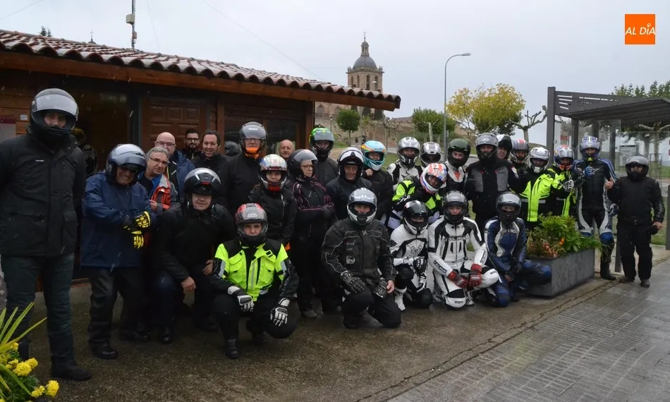 Una ruta hasta Valverde del Fresno completa las actividades del Día del Motero  