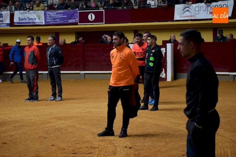 Foto 6 - Alba de Tormes disfruta de su &uacute;ltimo encierro de fiestas bajo la lluvia