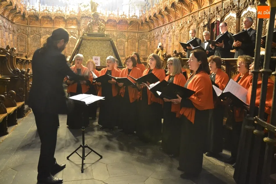 La Coral portuguesa Calçada Romana anima la misa dominical en la Catedral  