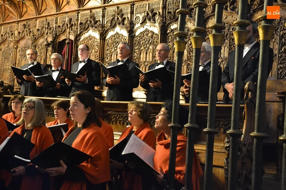 Foto 4 - La Coral portuguesa Cal&ccedil;ada Romana anima la misa dominical en la Catedral  