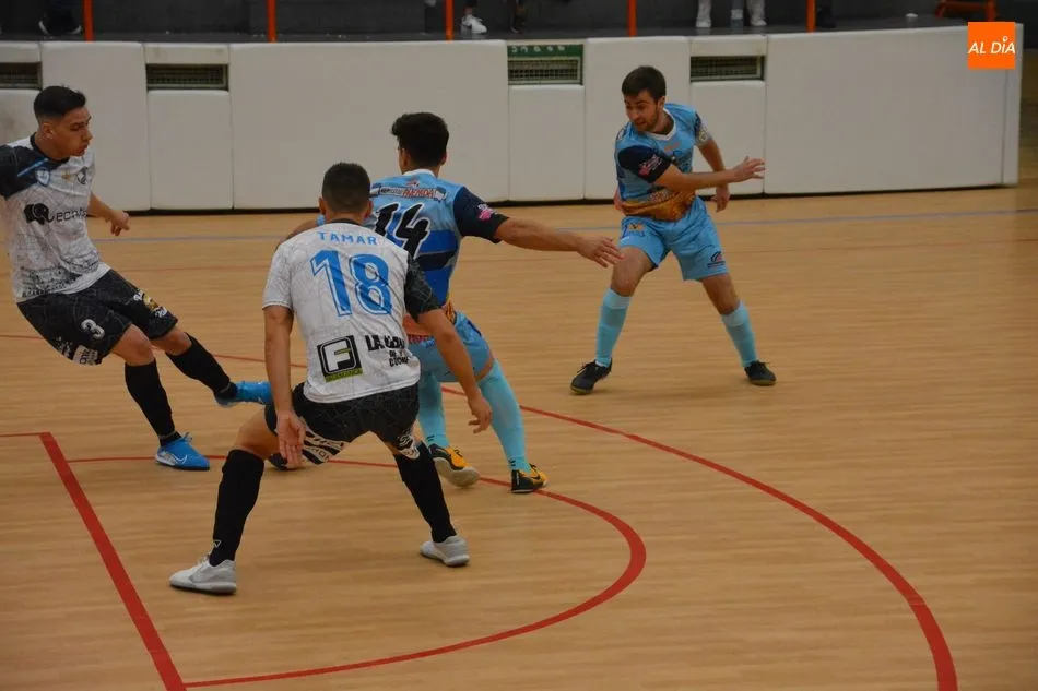 Foto 8 - El Salamanca FS Unionistas se queda sin la victoria tras un doble penalti en el &uacute;ltimo minuto (3-3)