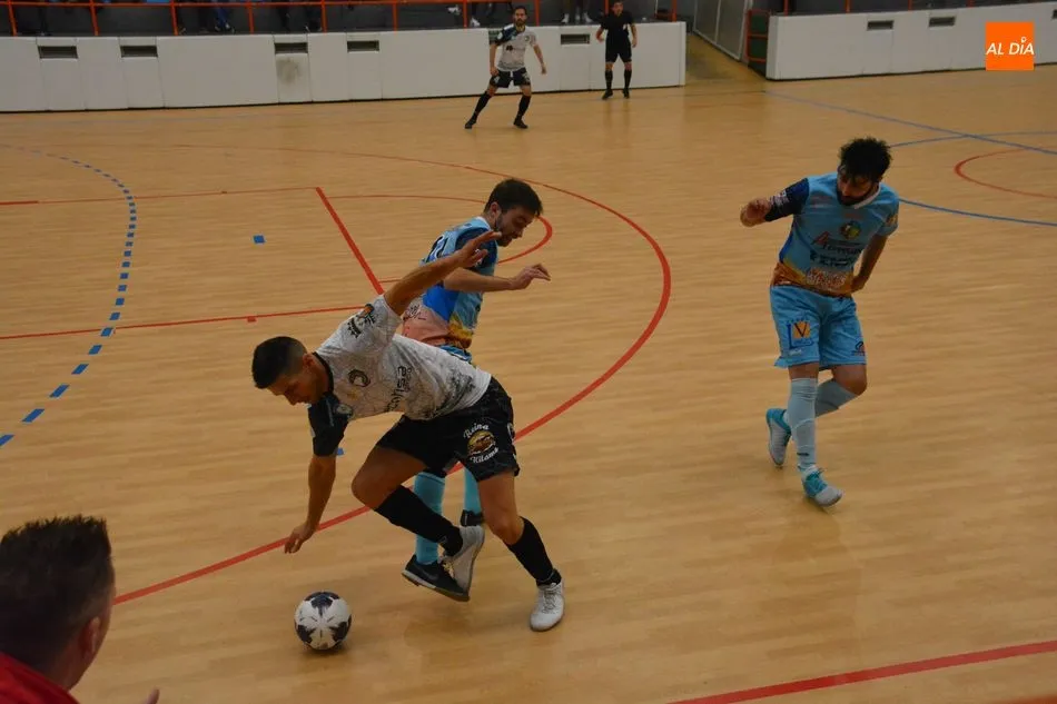 Foto 7 - El Salamanca FS Unionistas se queda sin la victoria tras un doble penalti en el &uacute;ltimo minuto (3-3)