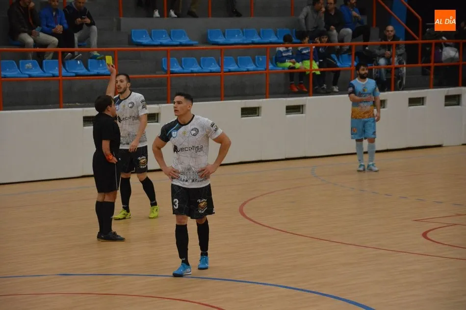Foto 5 - El Salamanca FS Unionistas se queda sin la victoria tras un doble penalti en el &uacute;ltimo minuto (3-3)