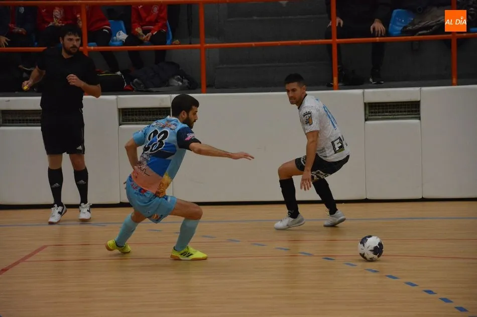 Foto 4 - El Salamanca FS Unionistas se queda sin la victoria tras un doble penalti en el &uacute;ltimo minuto (3-3)