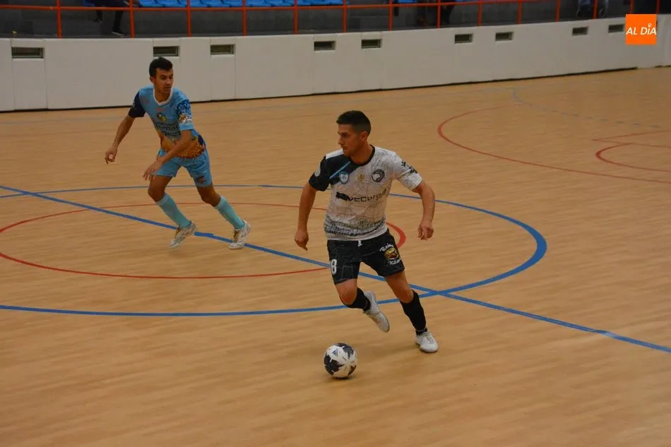 Foto 2 - El Salamanca FS Unionistas se queda sin la victoria tras un doble penalti en el &uacute;ltimo minuto (3-3)