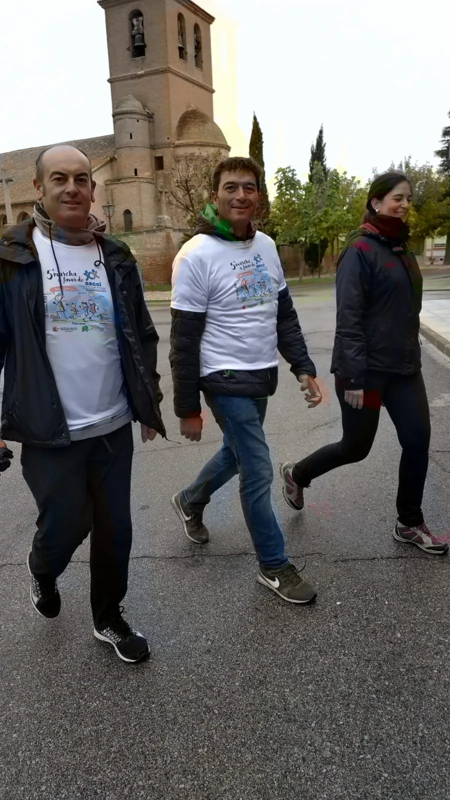 Foto 4 - La marcha solidaria de Villar de Gallimazo desaf&iacute;a al domingo invernal y se consolida a beneficio...