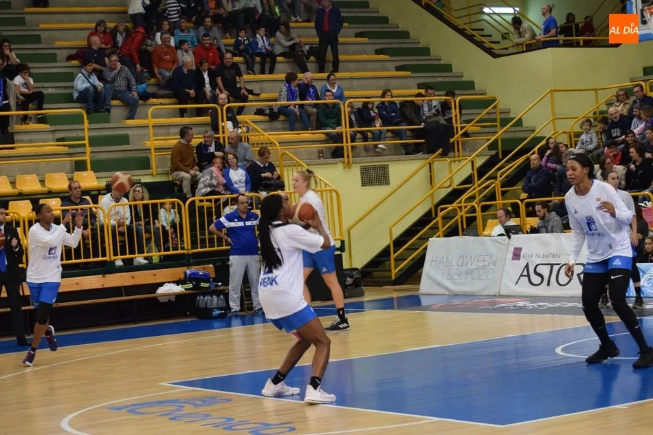 Foto 5 - Perfumer&iacute;as Avenida suda para mantener su imbatibilidad frente al Valencia Basket (61-58)
