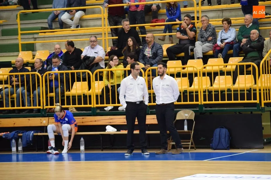 Foto 2 - Perfumer&iacute;as Avenida suda para mantener su imbatibilidad frente al Valencia Basket (61-58)