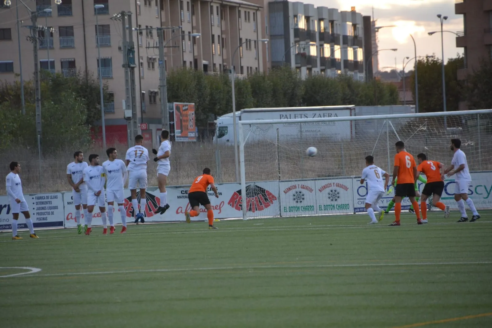 Una acción del derbi / Lydia González